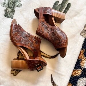 SOLD Roper Tooled Leather Heeels